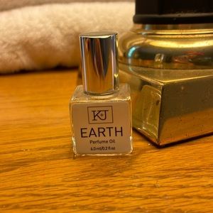 ✧ IN STORE VERSION ✧ Earth Perfume Oil 0.2 oz